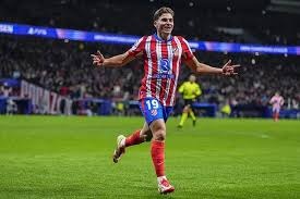 王曼昱3-0横扫李恩惠，发挥稳定，技术多样，孙颖莎等队友观战学习。